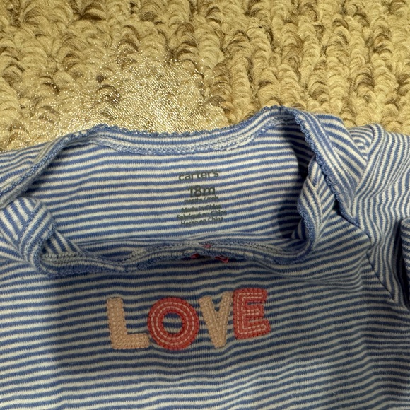 Carters bodysuit & old navy shorts bundle! Shorts: 18-24M & bodysuit: 18M - Picture 5 of 7